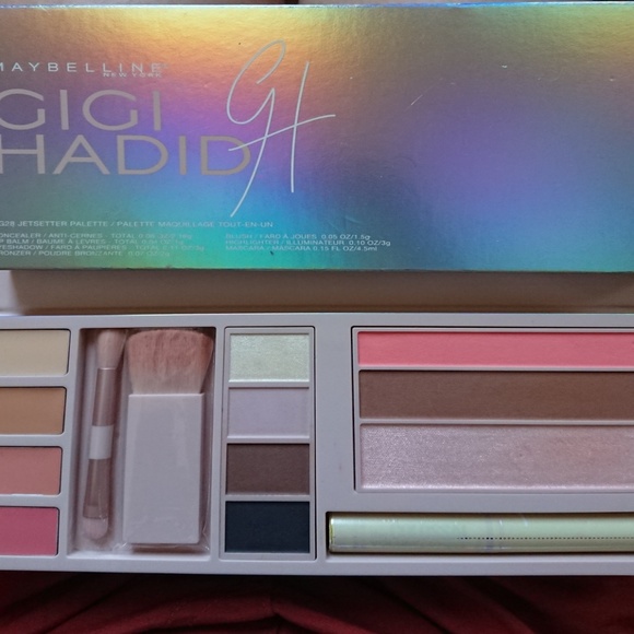 Le Maybelline Gigi Hadid Jetsetter Palette Nwt